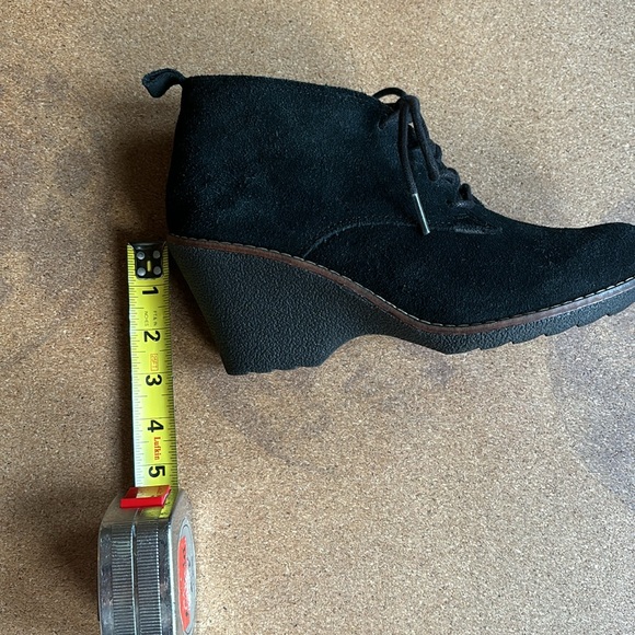 Black genuine suede booties. 9M “White Mountain”. Lace up. Good used condition. - Picture 2 of 7